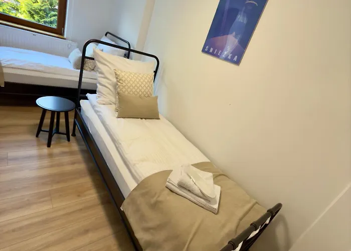 Ostoja Pod Szrenica Bed & Breakfast 3*